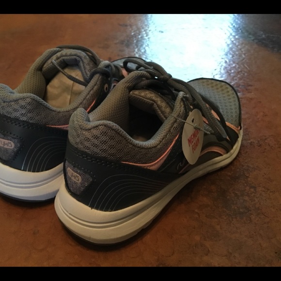 Ryka Aries Walking Sneaker, 7M - Picture 4 of 7